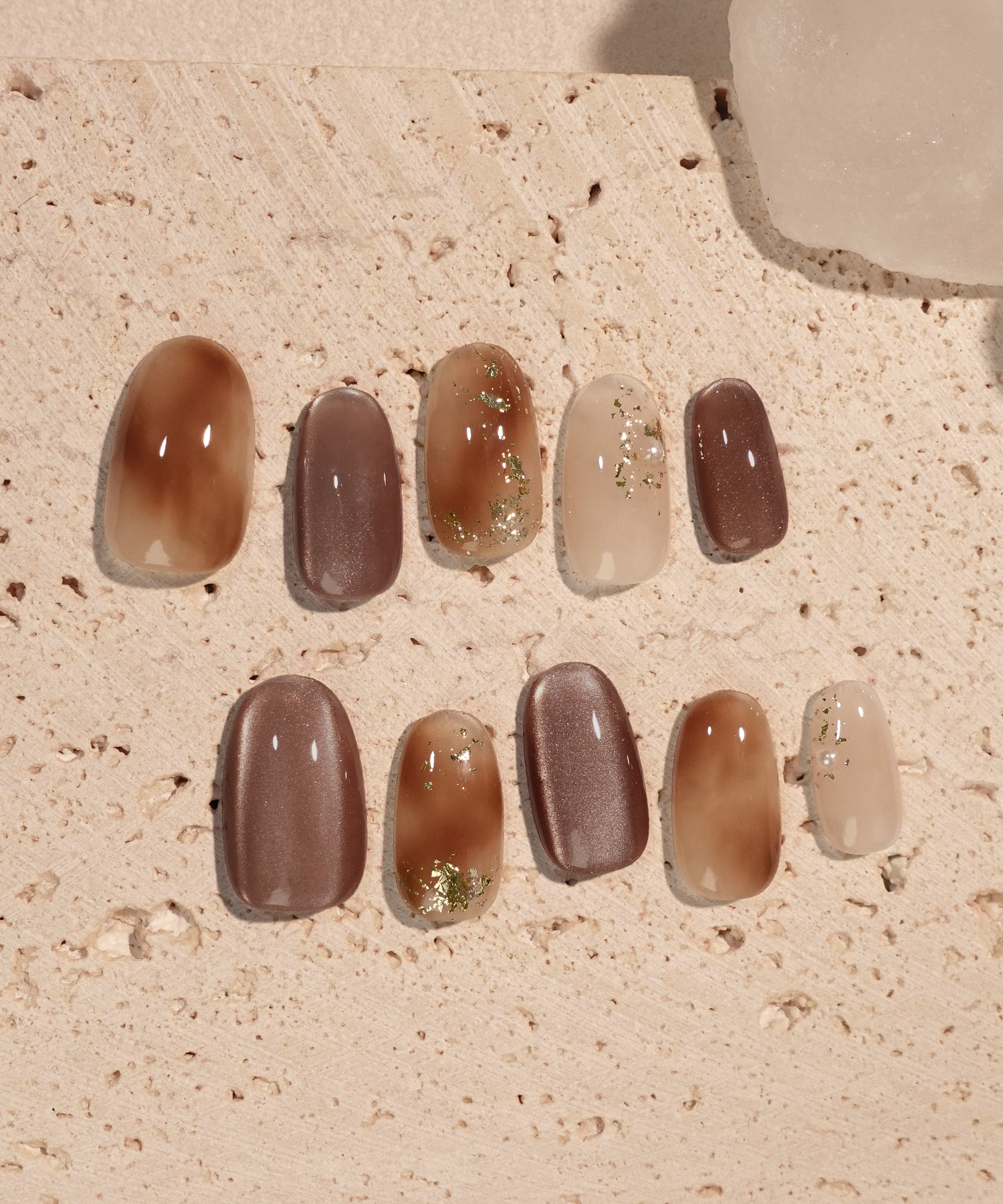 水光ネイルブラウンマグネットニュアンスホイルアートオーバルネイルチップ