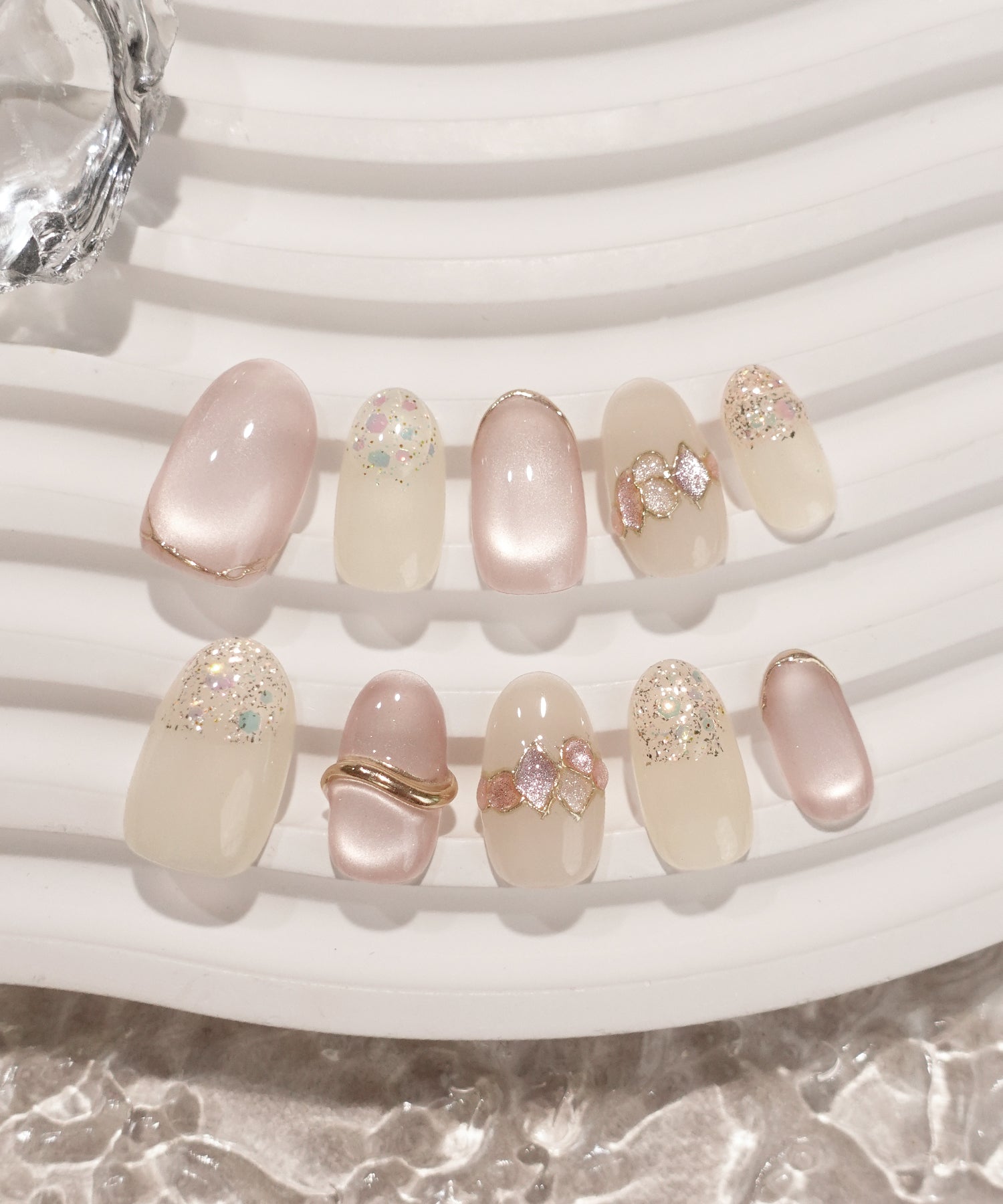 【COMING SOON】水光ネイルピンクマグネットオーロラホロゴールドミラーオーバルネイルチップ
