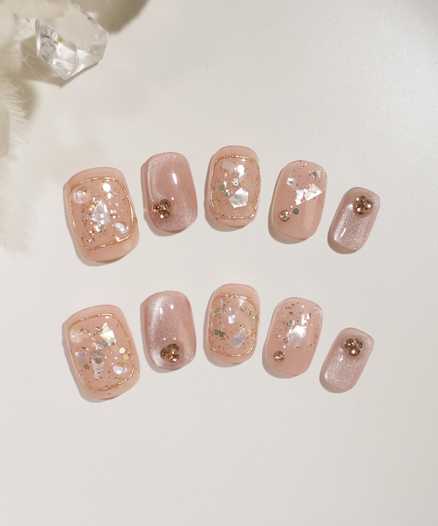 【当日発送】水光ネイルピンクマグネットストーンシェルゴールドラインショートラウンドネイルチップ