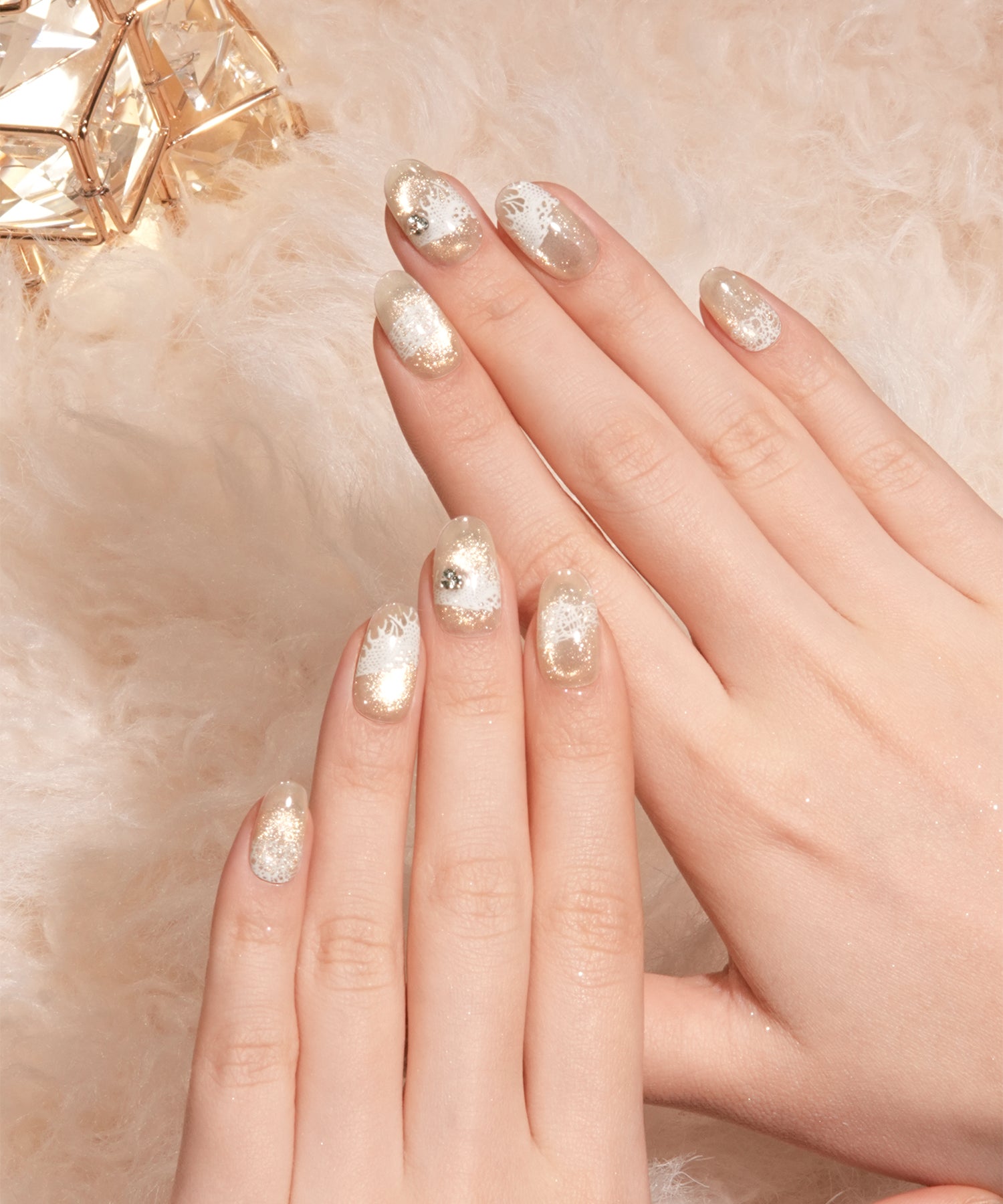 【当日発送】水光ネイルシャンパンゴールドマグネットホワイトレースストーンオーバルネイルチップ