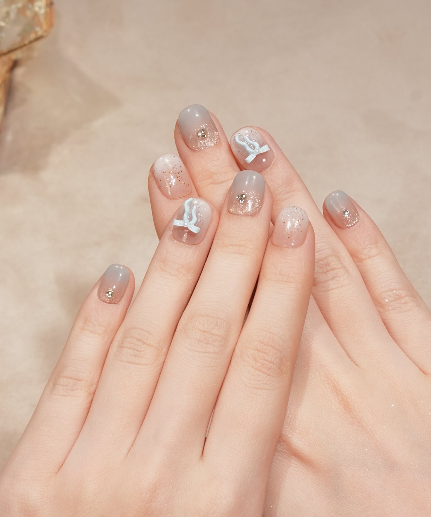 水光ネイルブルーピンクグラデーションリボンモチーフショートラウンドネイルチップ