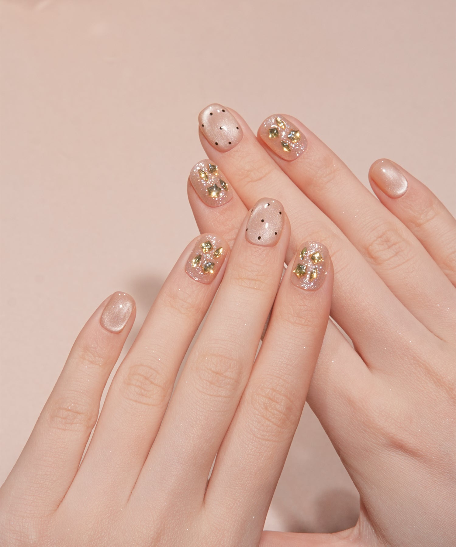 水光ネイルピンクマグネットドットゴールドストーンショートスクエアネイルチップ