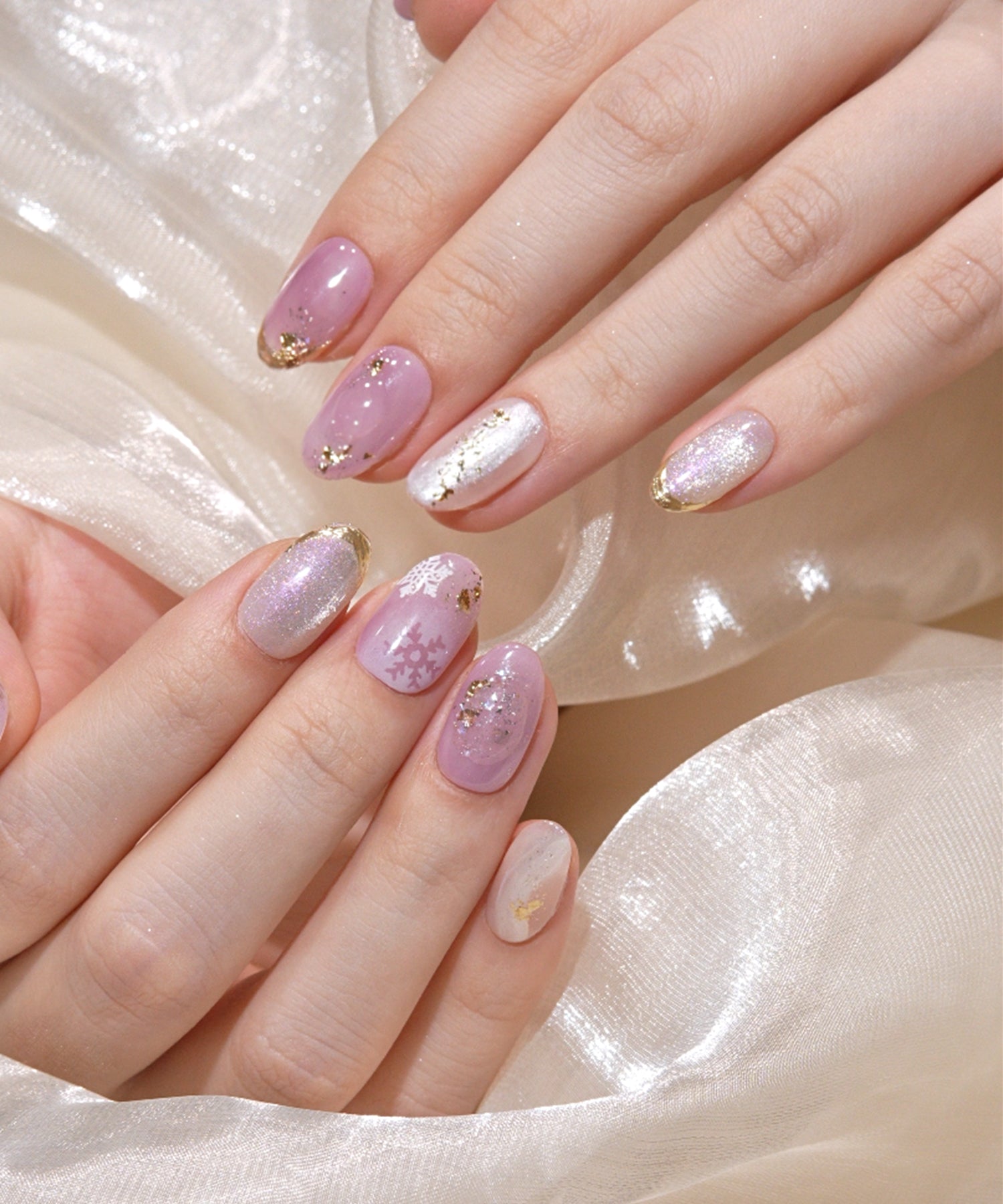 【当日発送】水光ネイルピンクホワイトスノーデザインゴールドミラーホイルオーバルネイルチップ