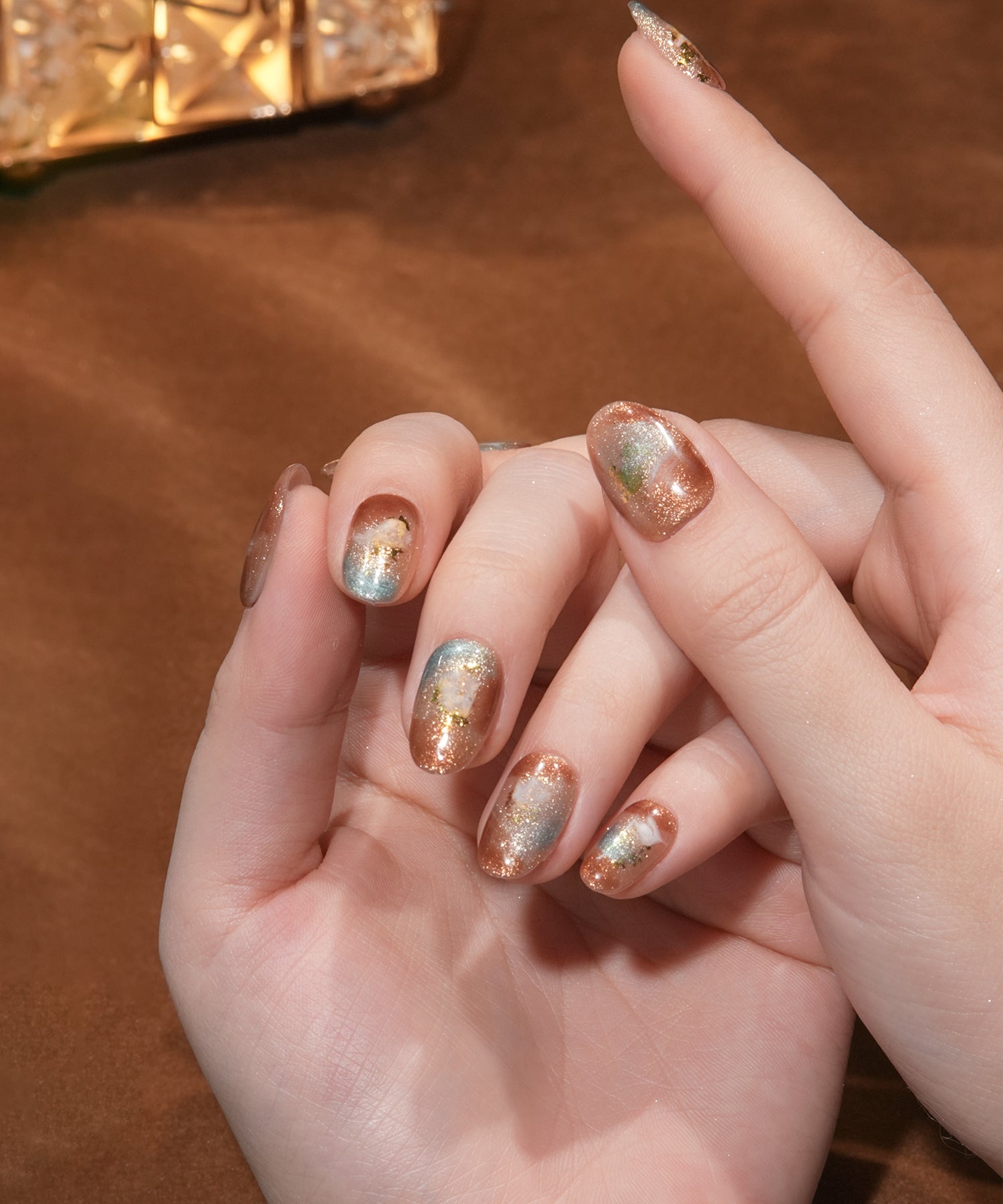 【COMING SOON】水光ネイルブラウンニュアンスゴールドラメホイルオーバルネイルチップ