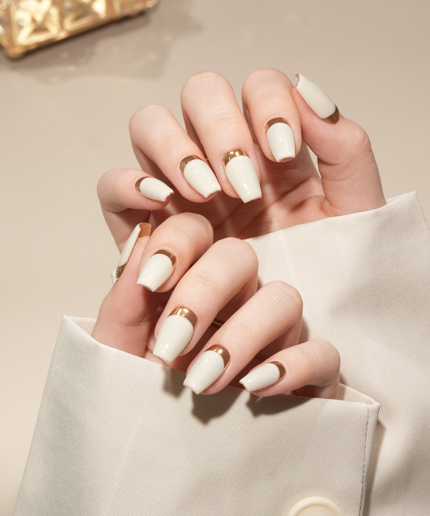 【当日発送】水光ネイルホワイトベースゴールドミラーリバースフレンチバレリーナネイルチップ