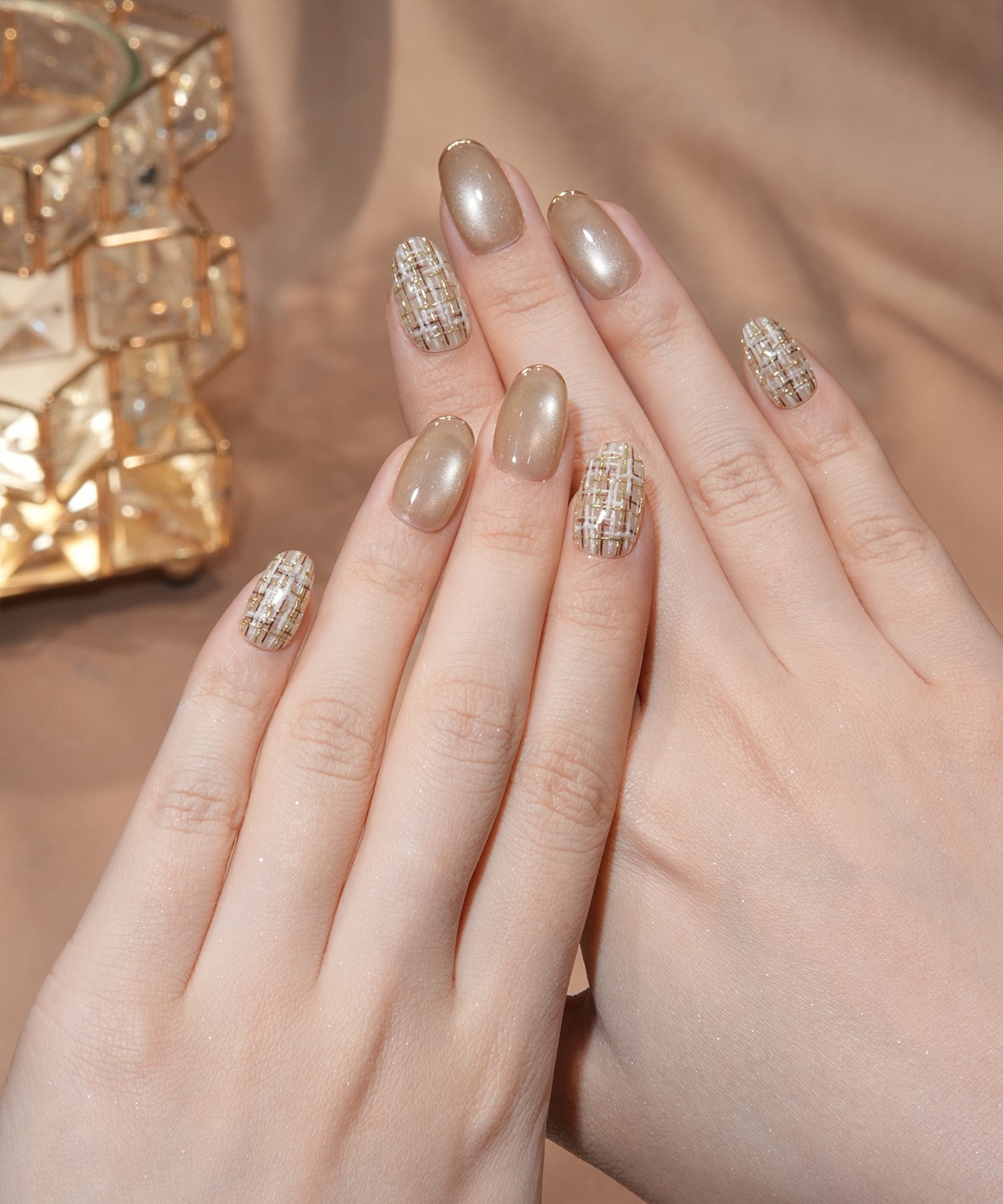 【一部当日発送】水光ネイルシャンパンベージュミラーツイードゴールドラメフレンチオーバルネイルチップ