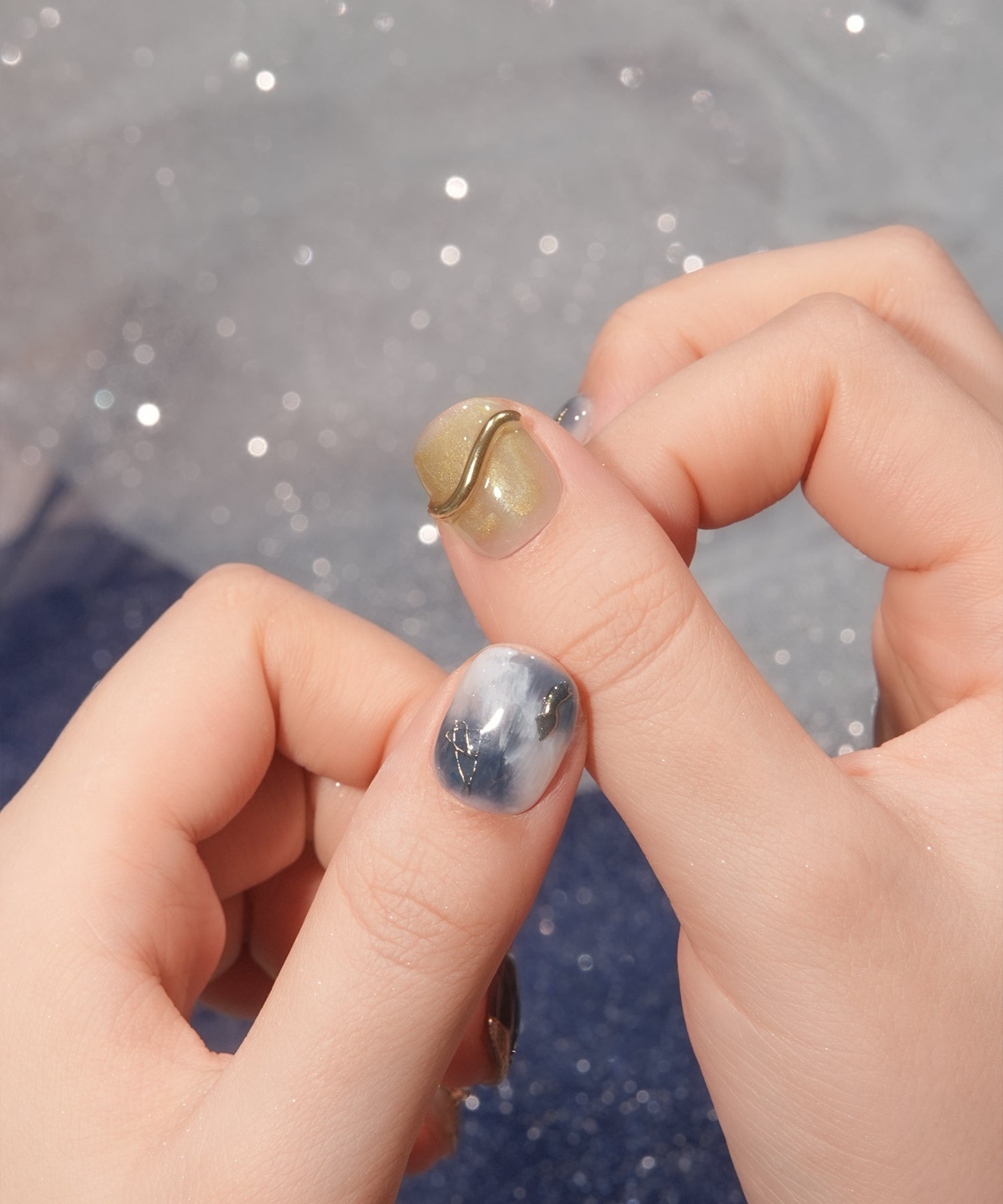 【当日発送】水光ネイルブルーニュアンス3Dフラワーミラーアートショートラウンドネイルチップ