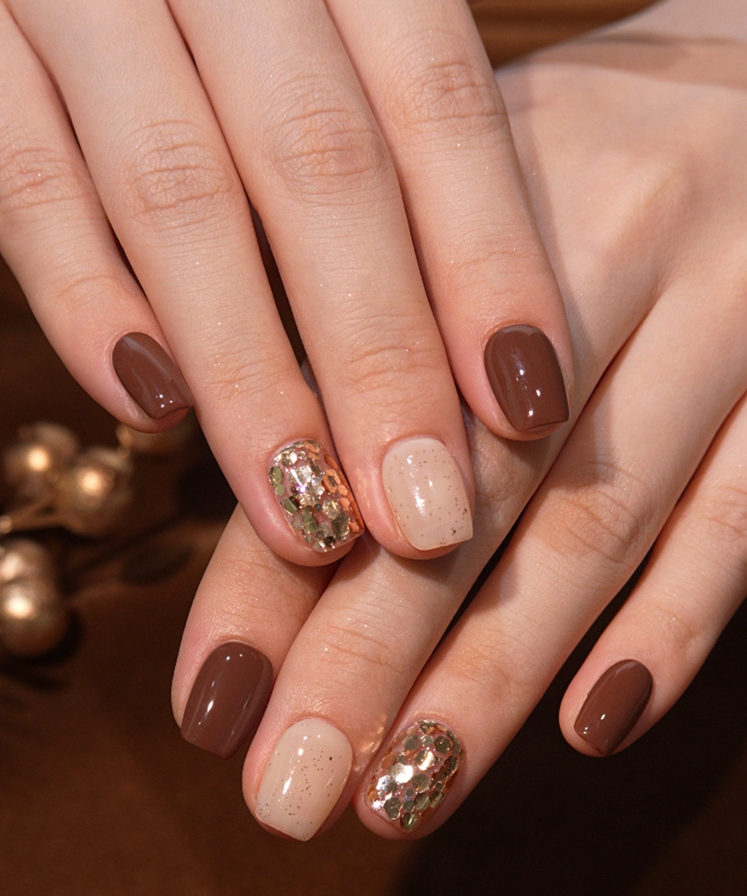 【COMING SOON】水光ネイルブラウンニュアンスゴールドホログラムショートスクエアネイルチップ