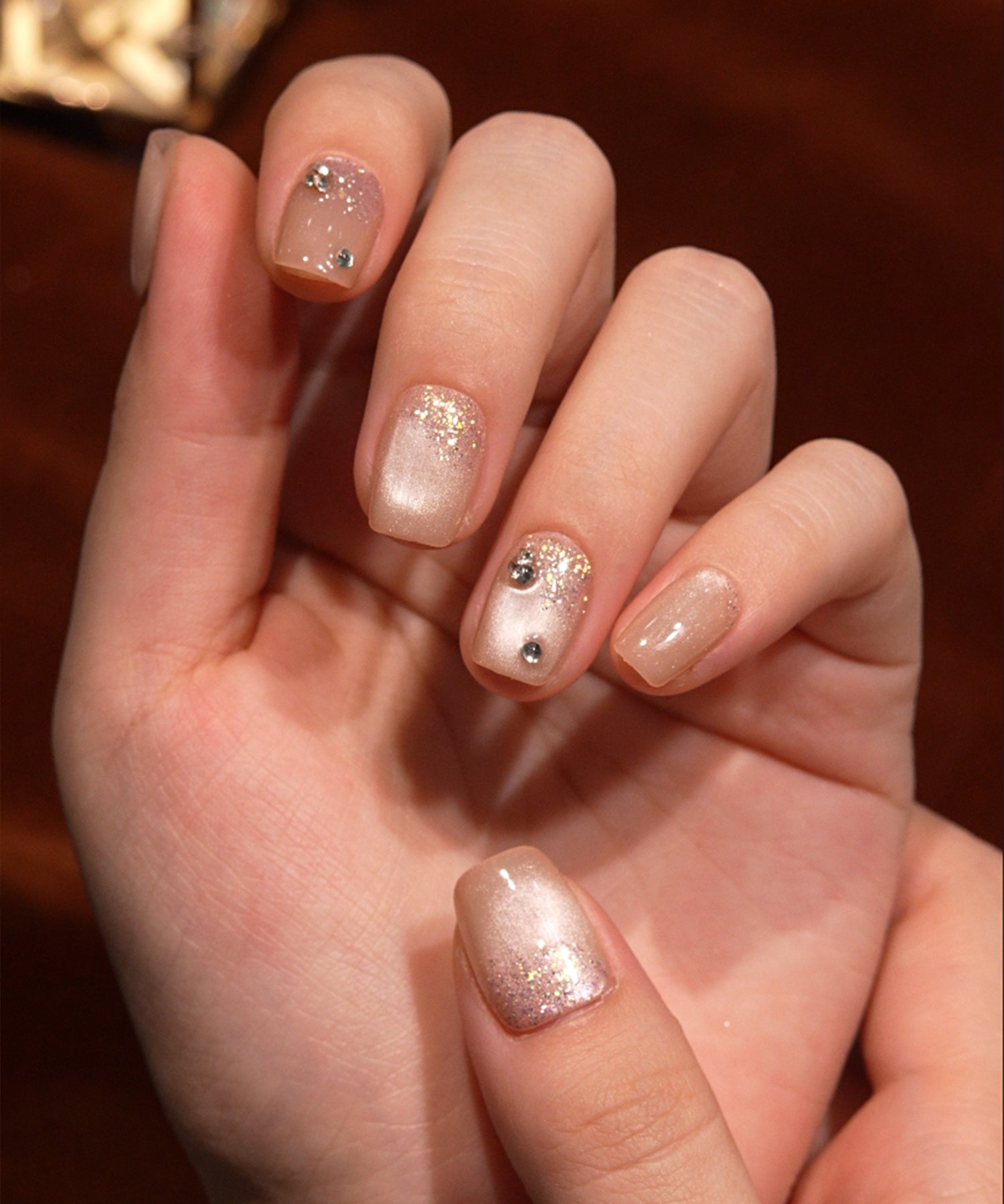 【COMING SOON】水光ネイルピンクベージュマグネットラメストーンショートスクエアネイルチップ