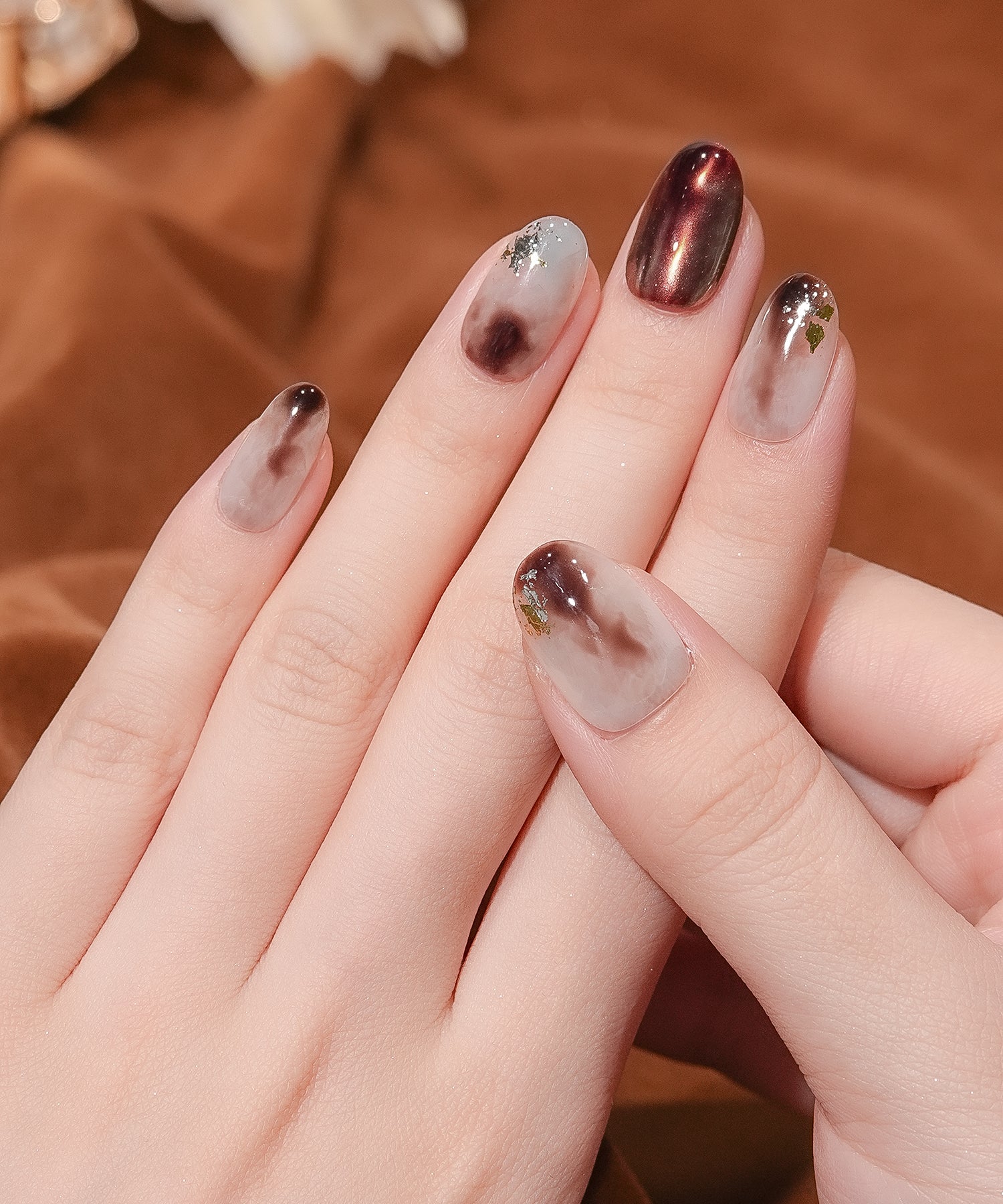 【当日発送】水光ネイルブラウンニュアンスホイルオーバルネイルチップ