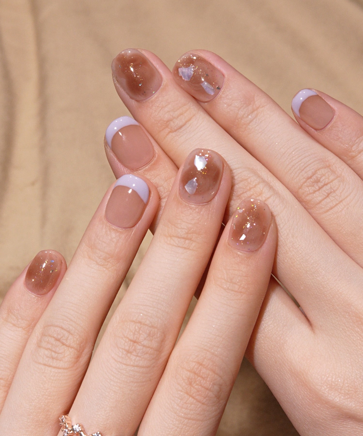 水光ネイルラベンダーフレンチベージュブラウンニュアンスシェルショートラウンドネイルチップ