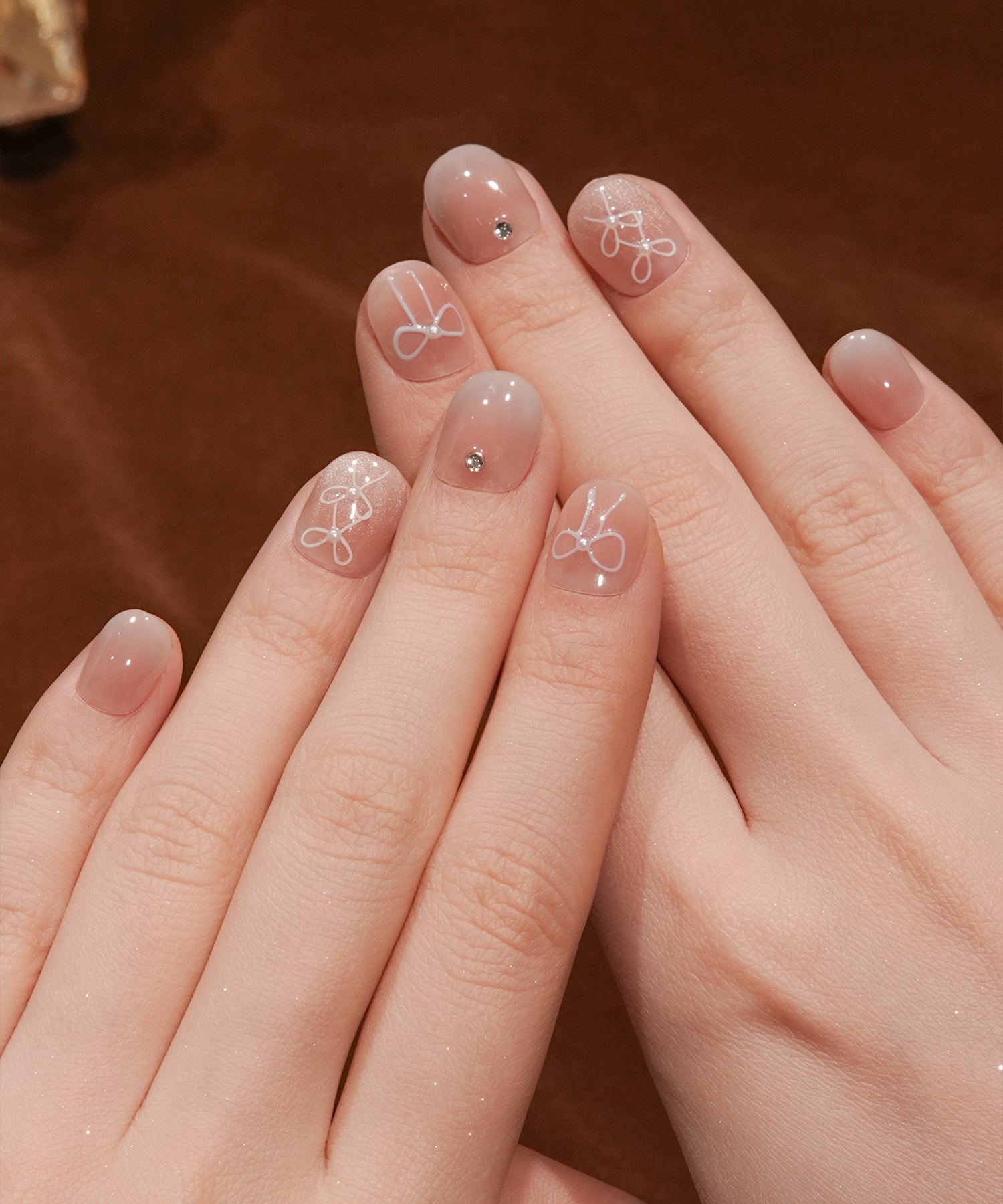 【当日発送】水光ネイルピンクチークリボンアートシルバーストーンショートラウンドネイルチップ