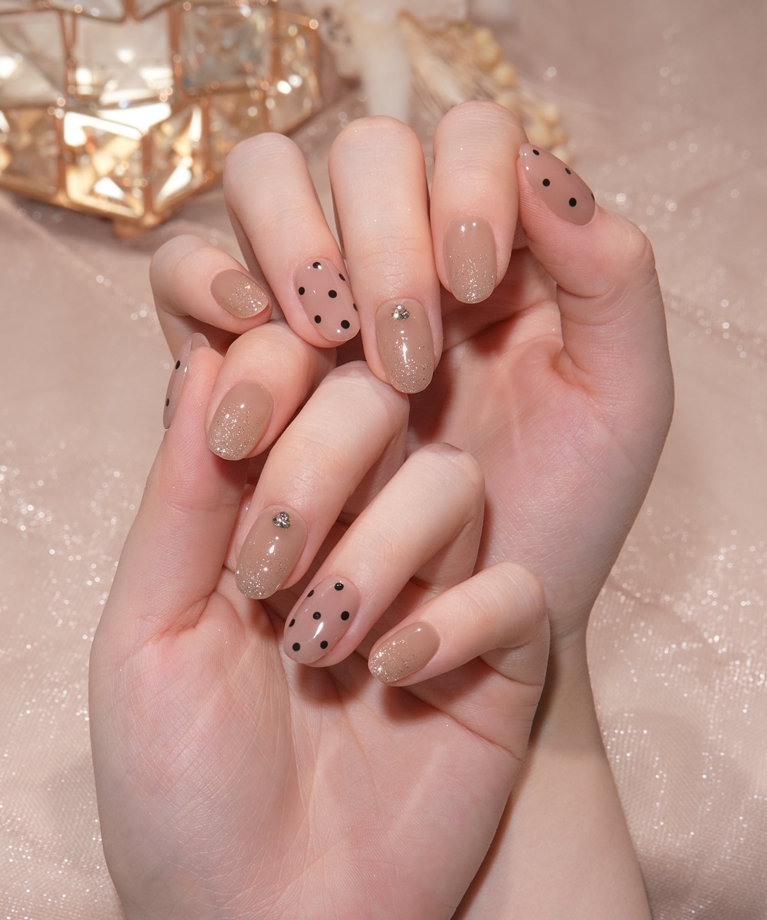 【COMING SOON】水光ネイルピンクラメグラデーションストーンドットデザインオーバルネイルチップ