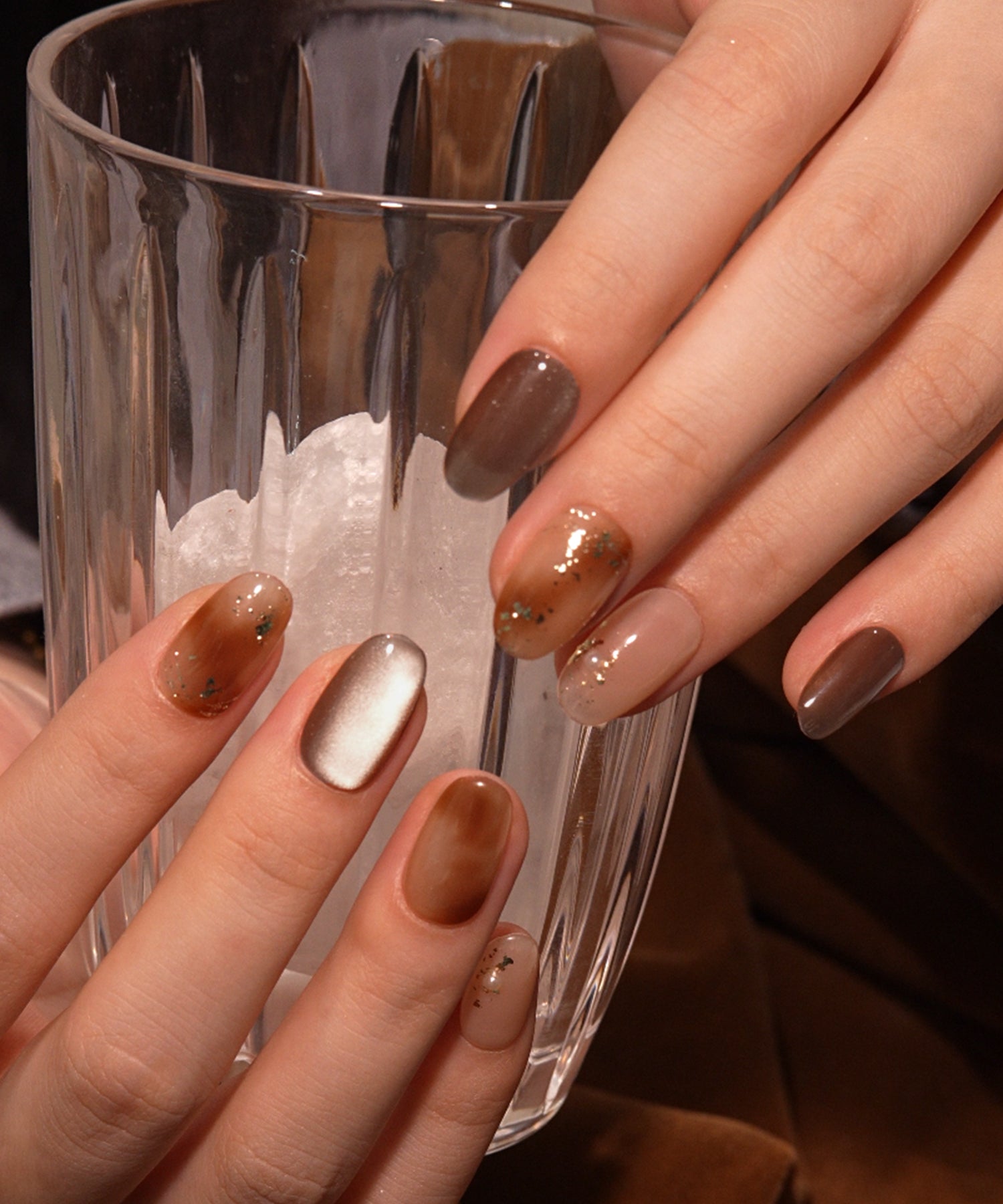 【当日発送】水光ネイルブラウンマグネットニュアンスホイルアートオーバルネイルチップ