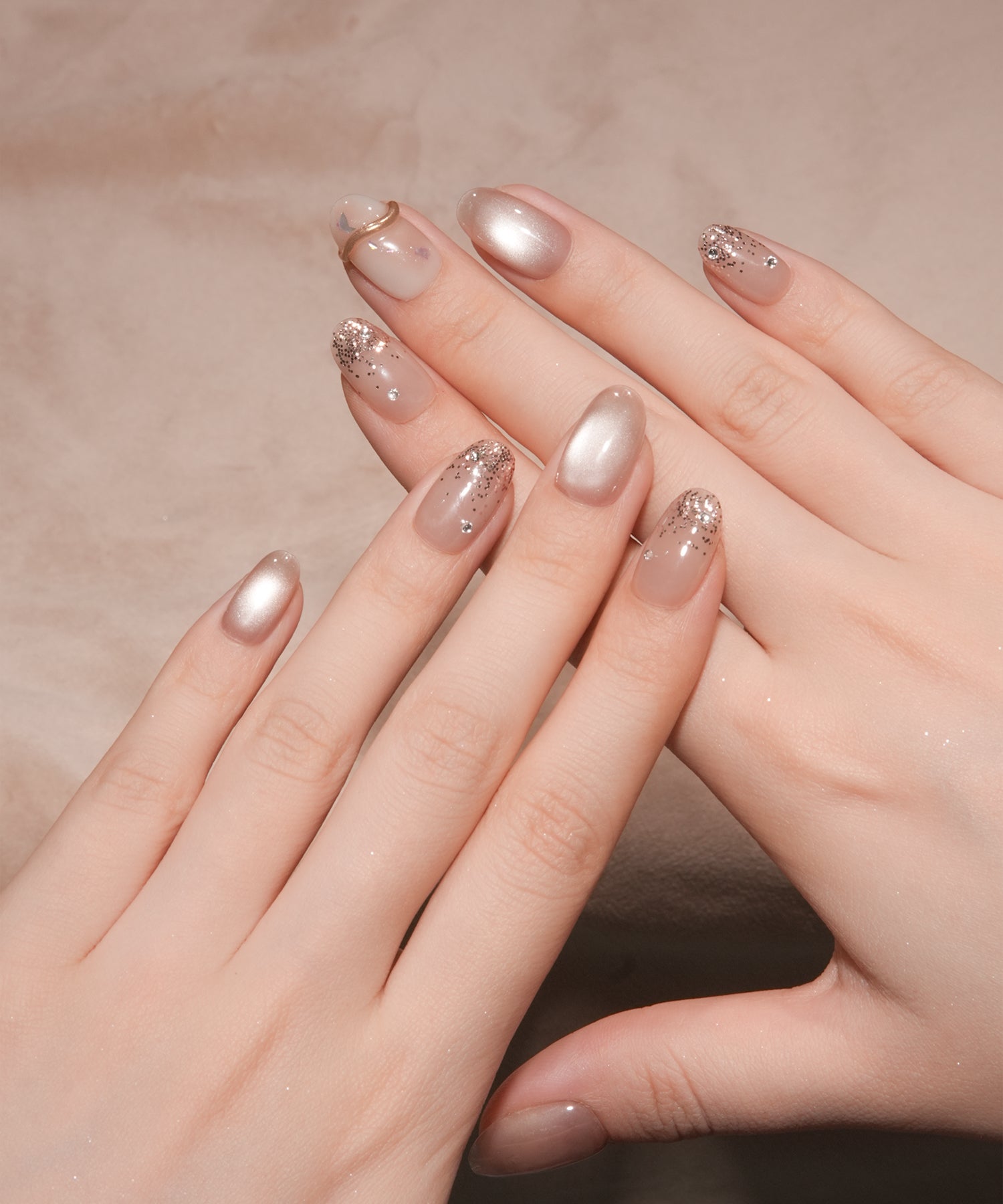 【当日発送】水光ネイルシアーピンクマグネットホワイトニュアンスゴールドミラーラインラメストーンオーバルネイルチップ