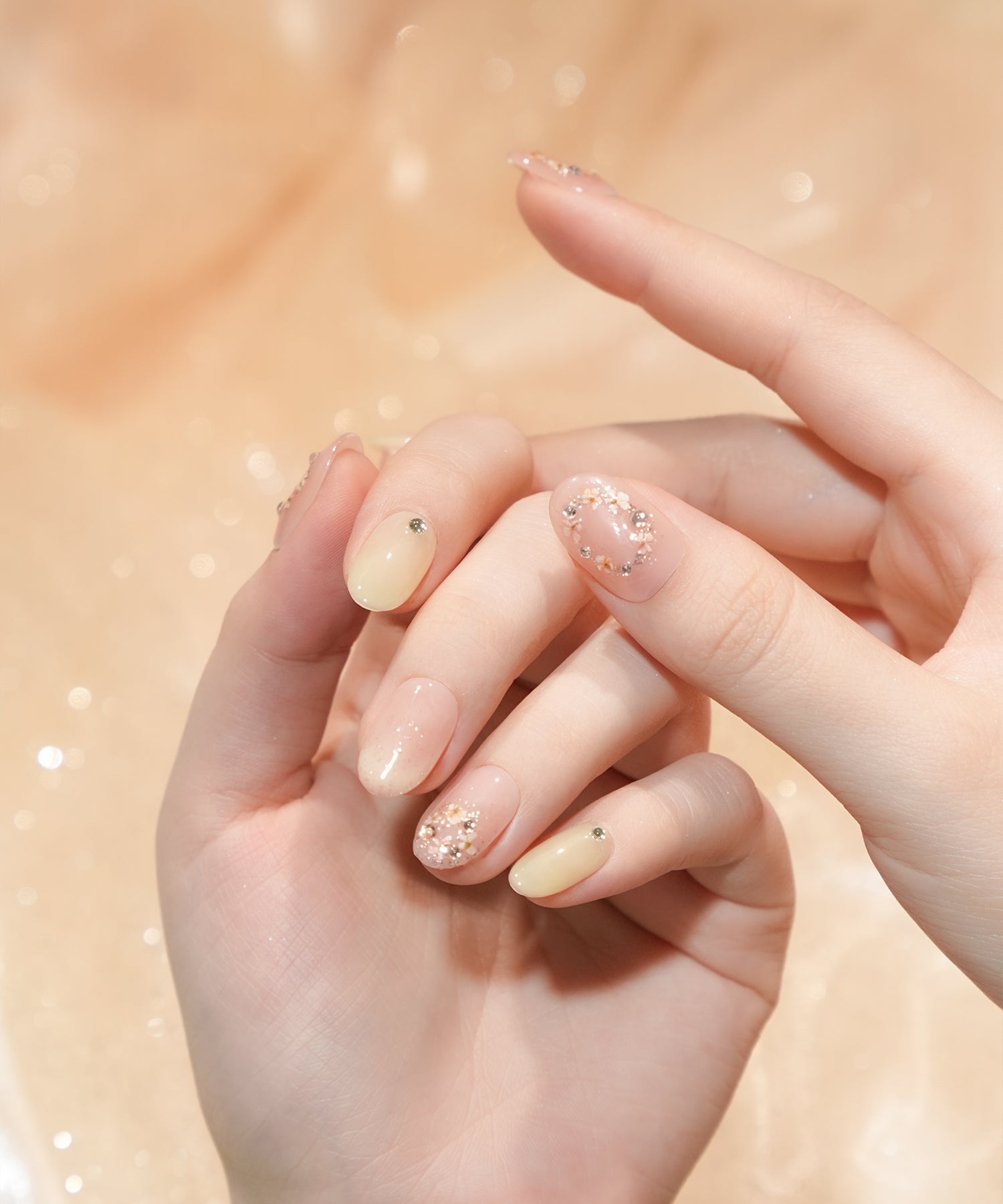 【COMING SOON】水光ネイルレモンイエロードライフラワーリースストーンラメオーバルネイルチップ