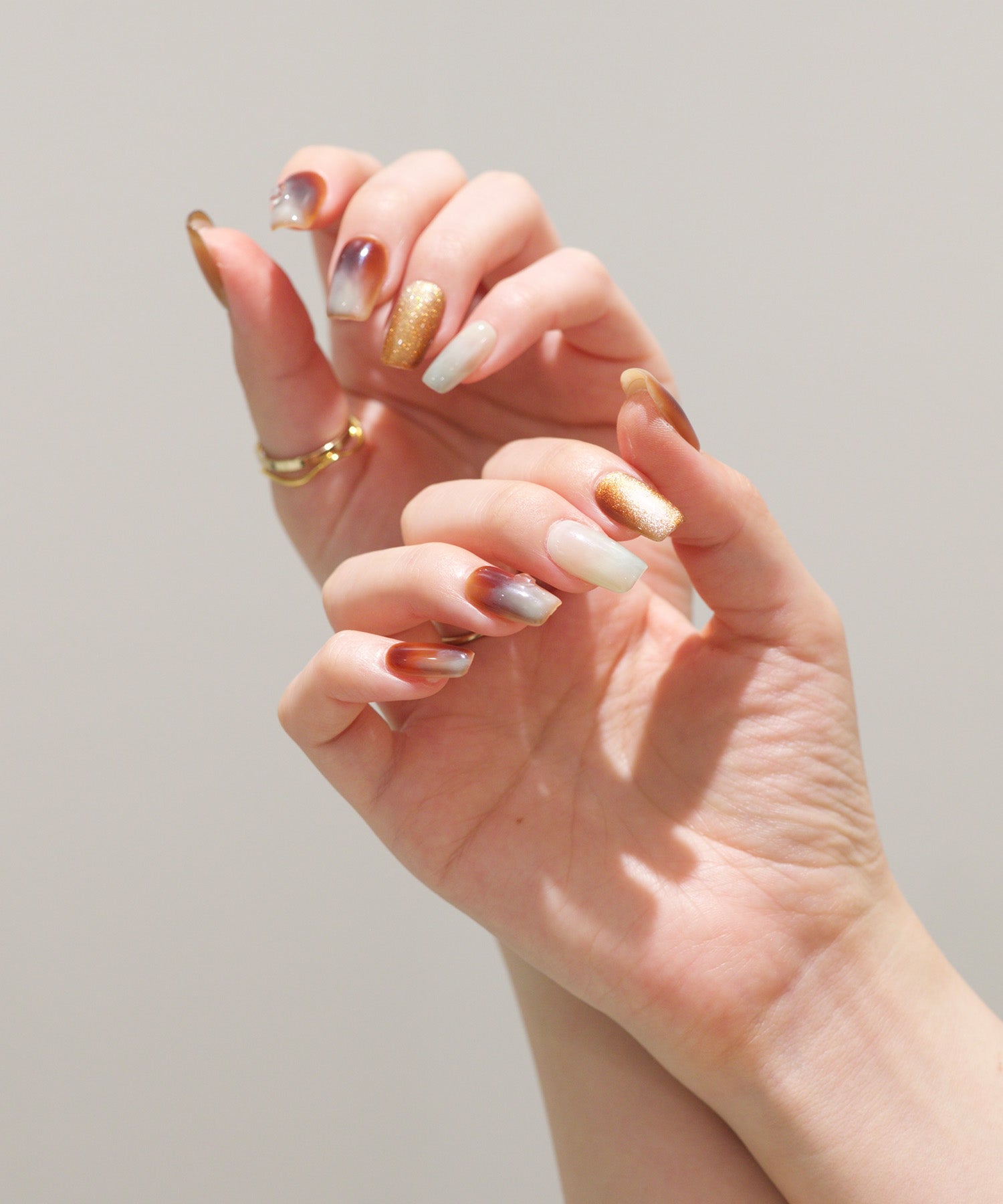 [Same-day shipping] 3D Water Shine Nail Brown Magnet Nuance Nail Tip
