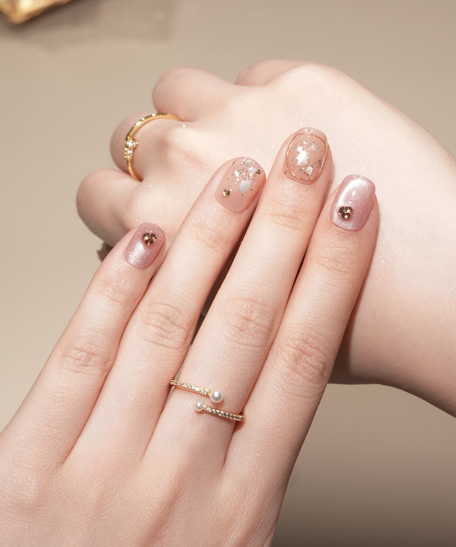 【当日発送】水光ネイルピンクマグネットストーンシェルゴールドラインショートラウンドネイルチップ