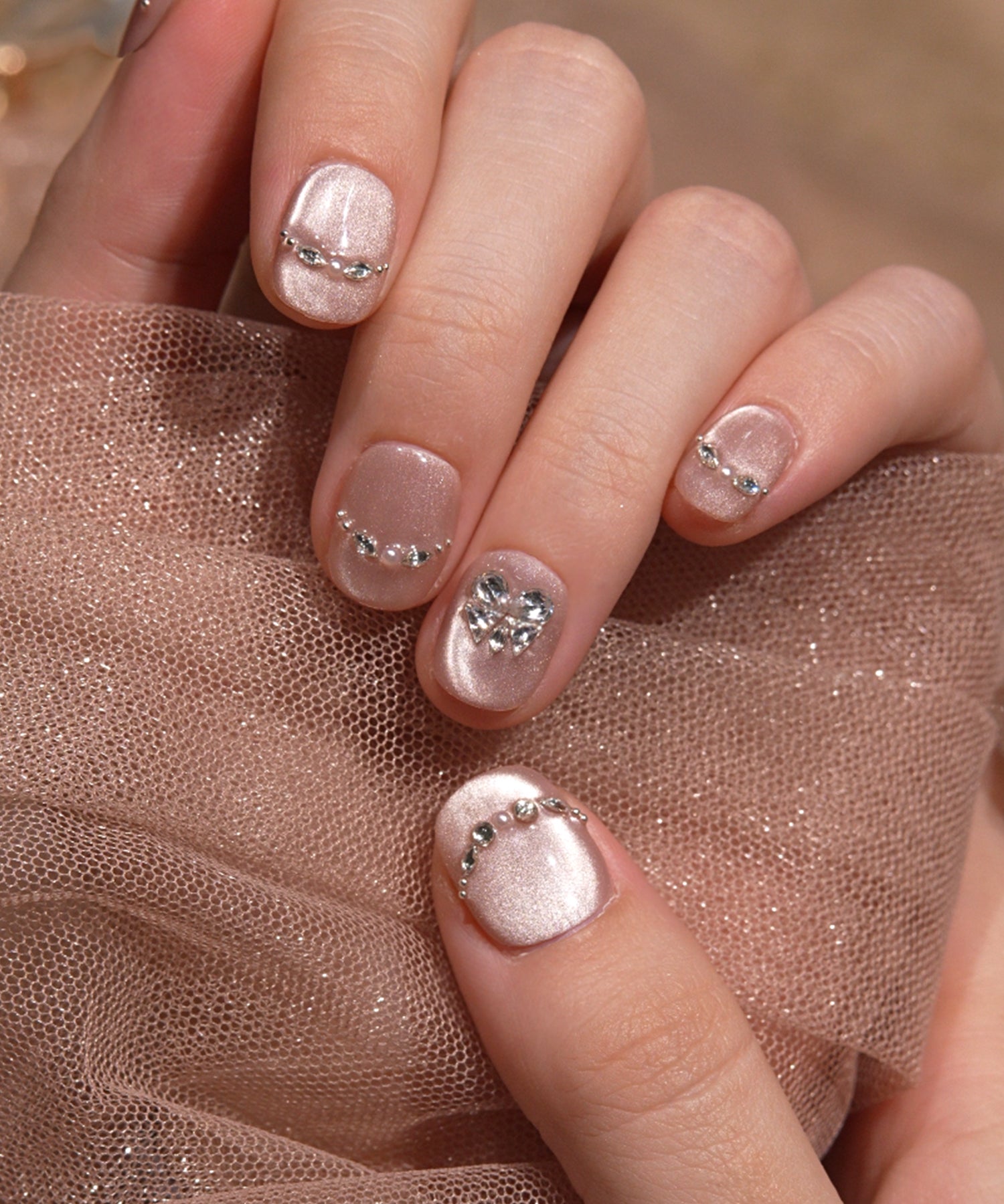 【COMING SOON】水光ネイルピンクマグネットシルバーストーンショートラウンドネイルチップ