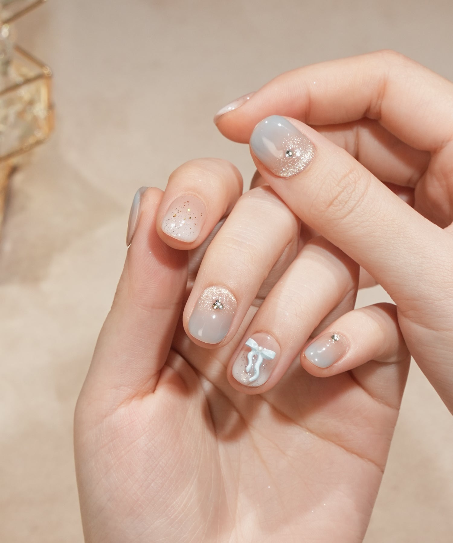 水光ネイルブルーピンクグラデーションリボンモチーフショートラウンドネイルチップ