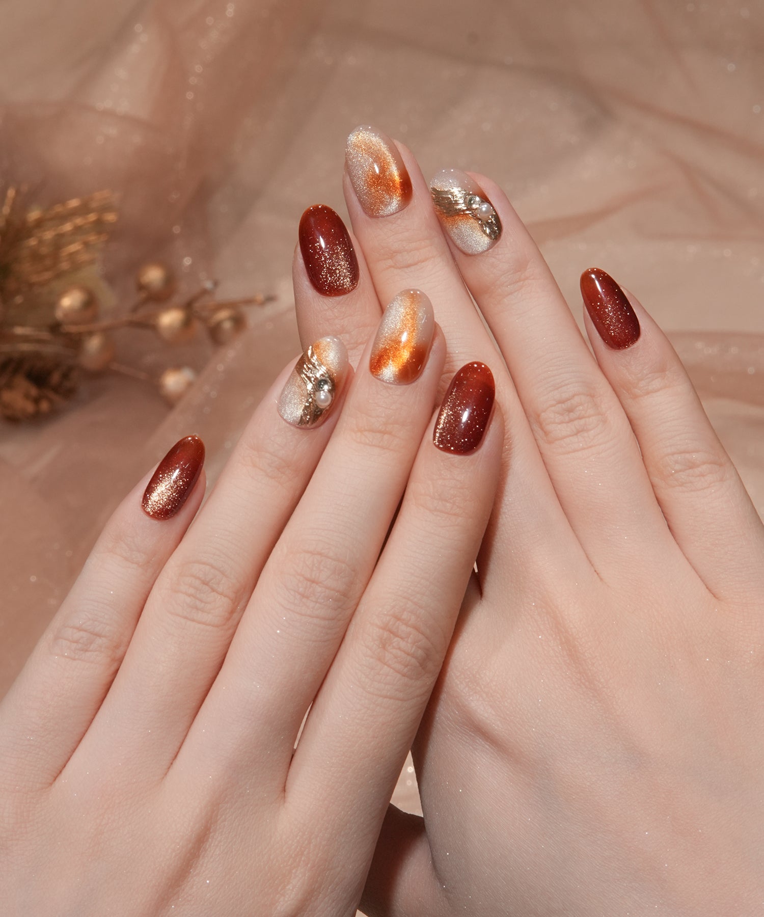 【当日発送】水光ネイルブラウンニュアンスゴールドウェーブミラーパールオーバルネイルチップ