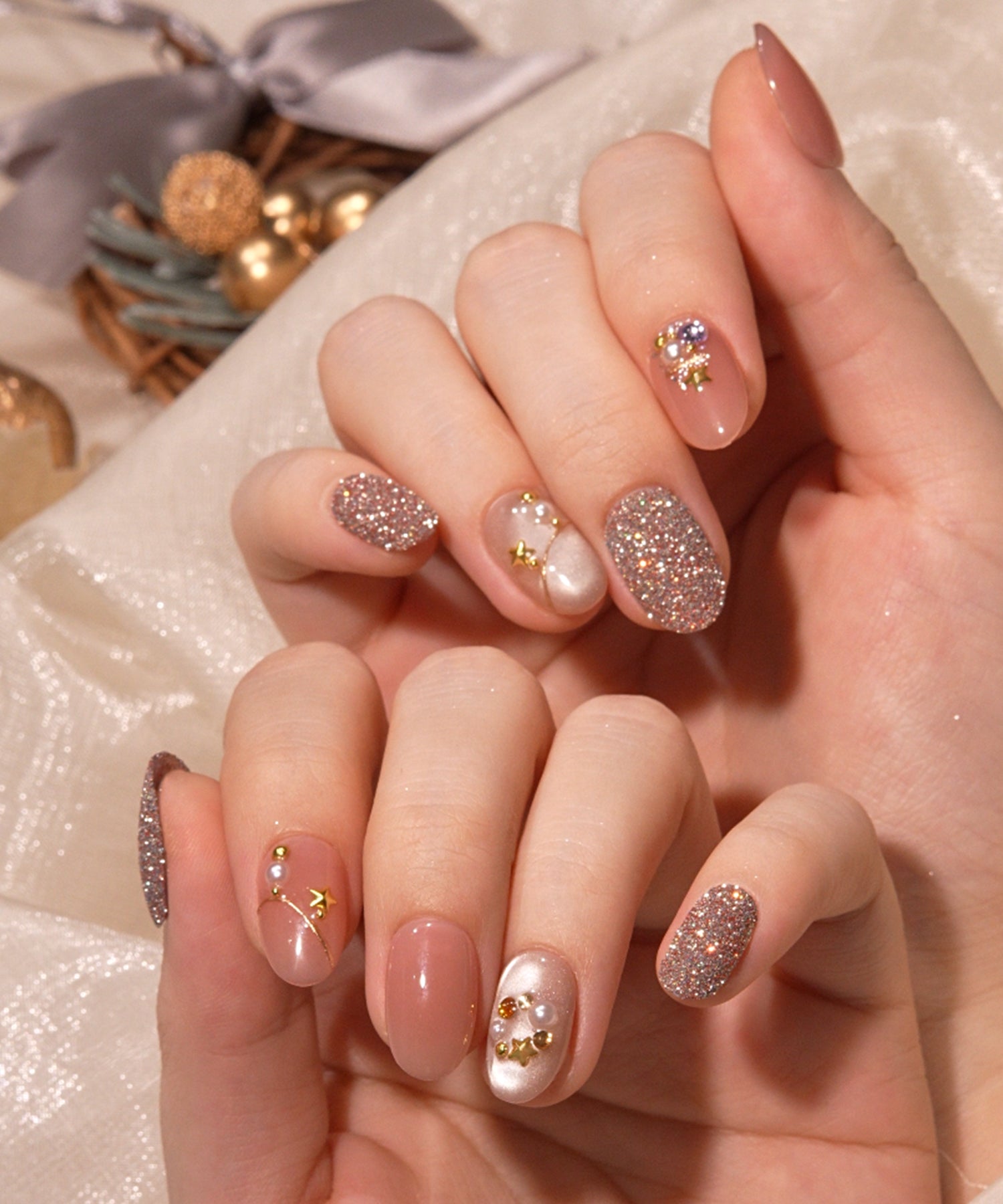 【当日発送】水光ネイルピンクグリッターオーナメントデザインクリスマスオーバルネイルチップ