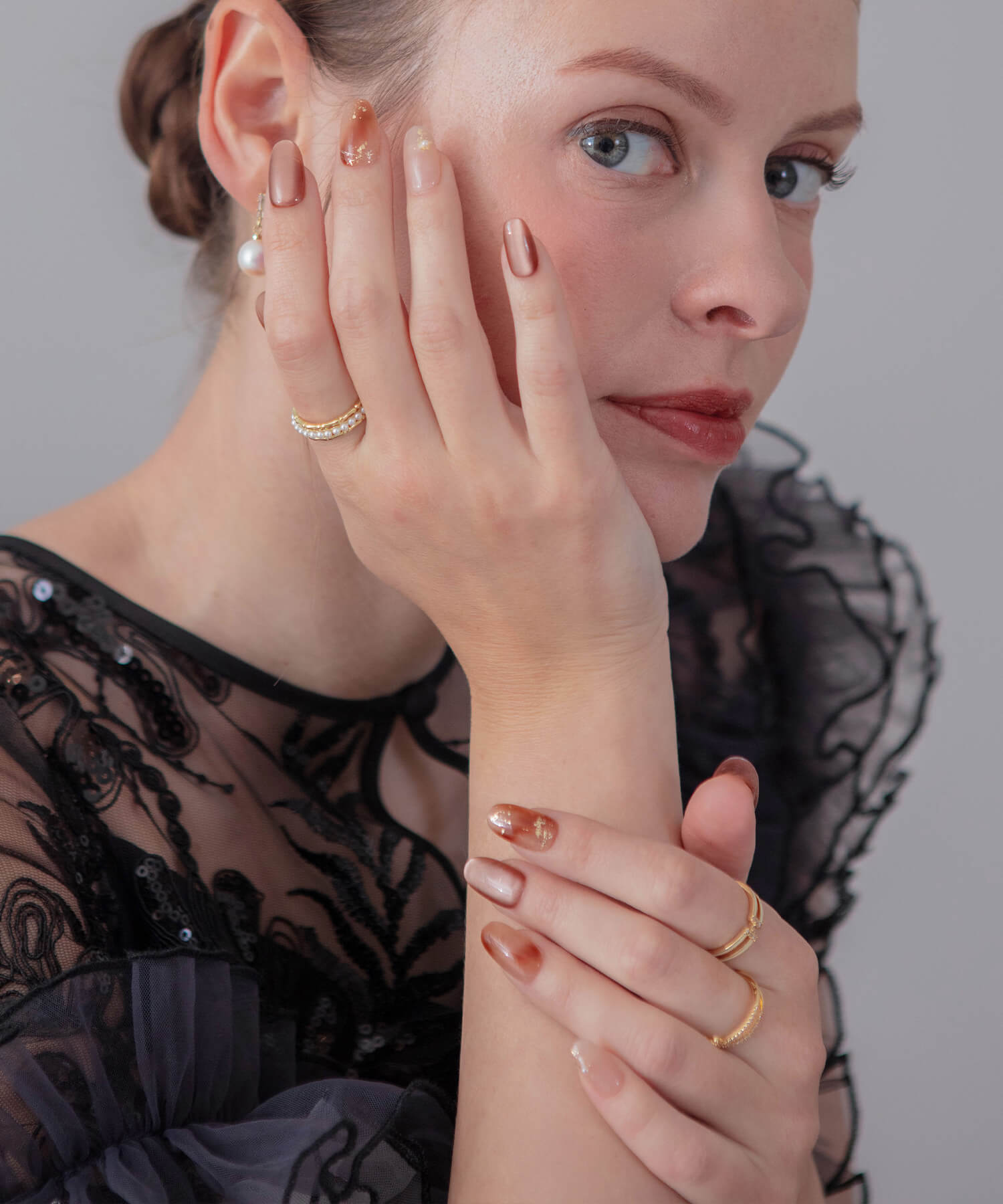 【当日発送】水光ネイルブラウンマグネットニュアンスホイルアートオーバルネイルチップ