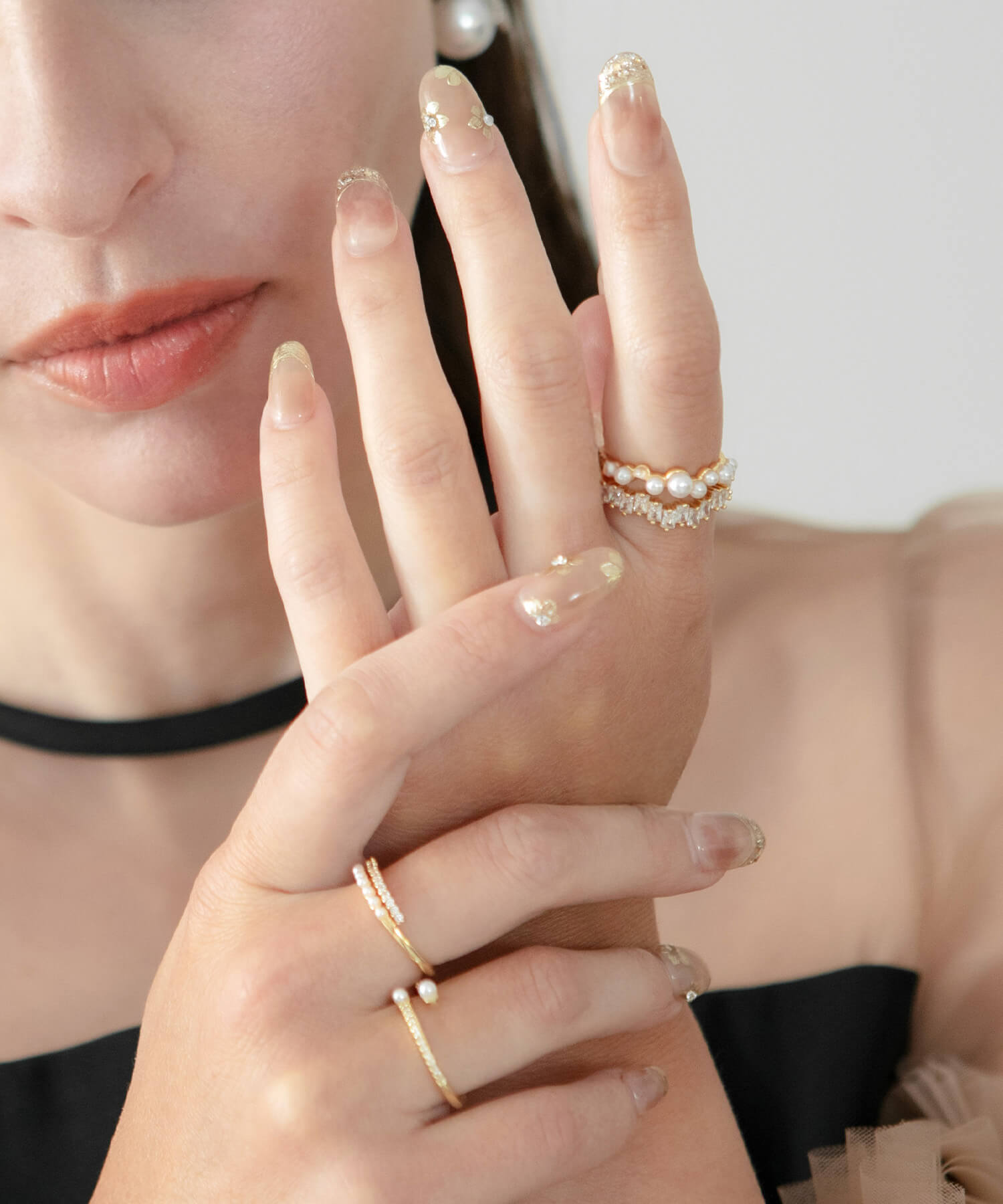 【当日発送】水光ネイルベージュニュアンスフラワーゴールドミラーストーンホログラムオーバルネイルチップ