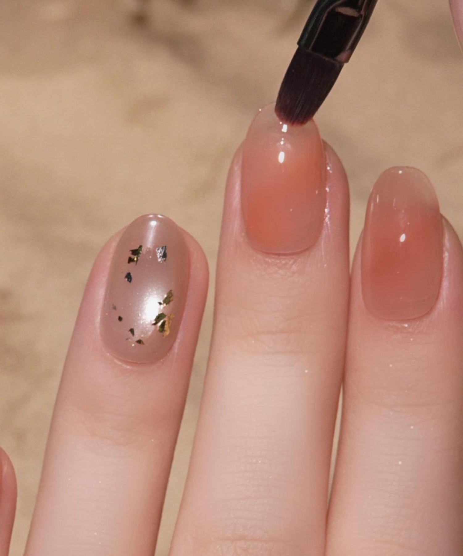 【当日発送】水光ネイルコーラルピンクニュアンスゴールドミラーチェックストーンホイルオーバルネイルチップ