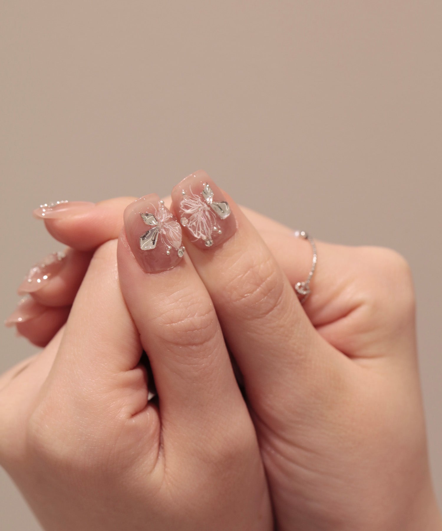 【当日発送】水光ネイルピンクバタフライアートストーンラインショートスクエアネイルチップ