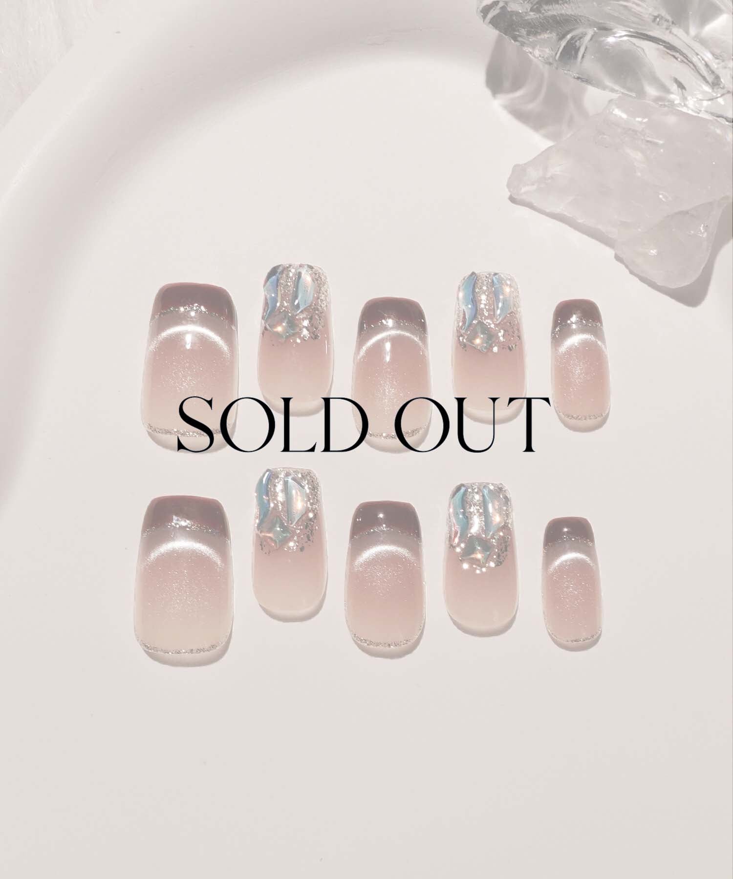 【SOLD OUT】3D水光ネイルレッドブラウンフレンチマグネットラメラインストーンスクエアネイルチップ