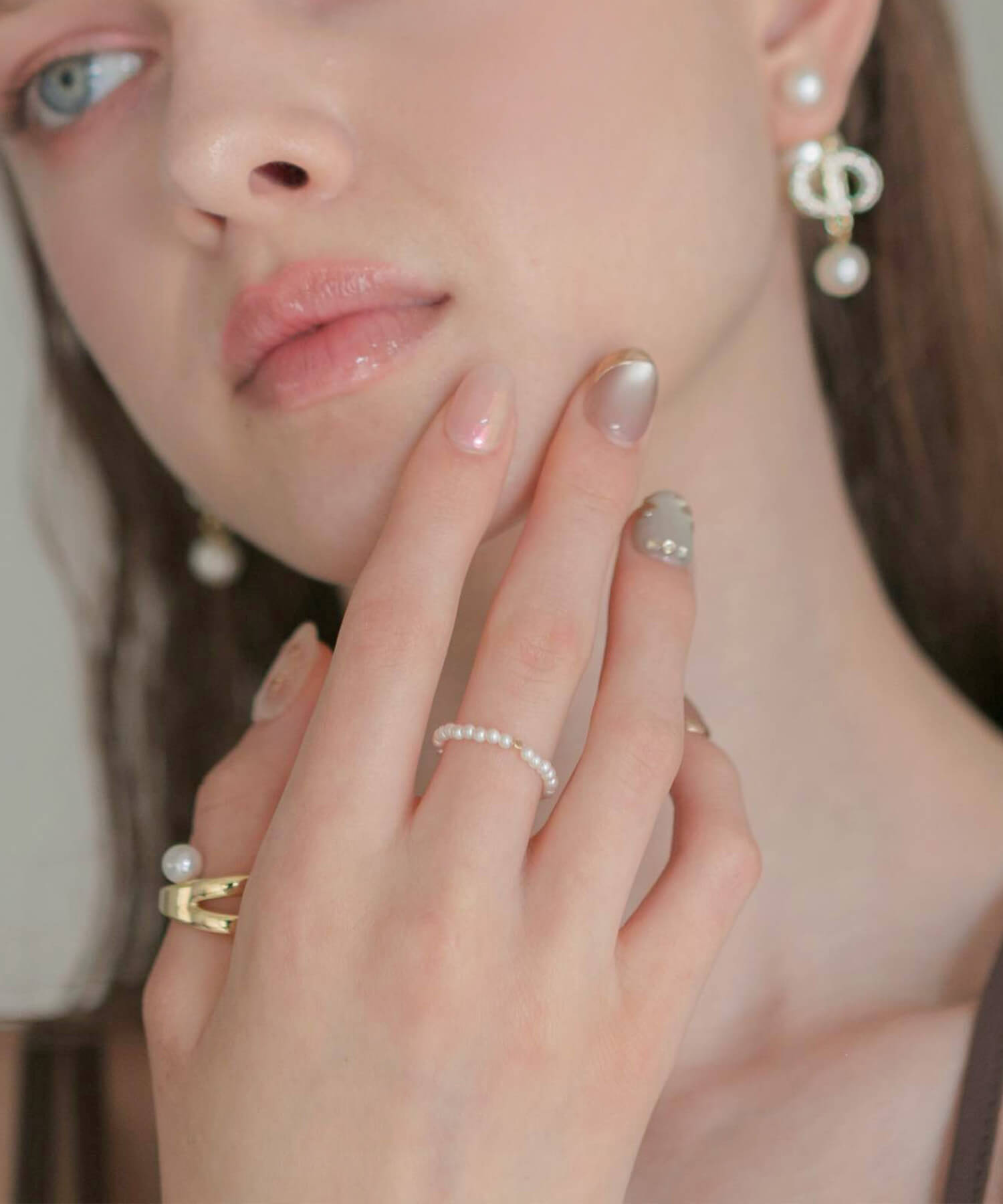 【当日発送】水光ネイルパープルマグネットアイボリーニュアンスフラワーゴールドミラーラインストーンオーバルネイルチップ